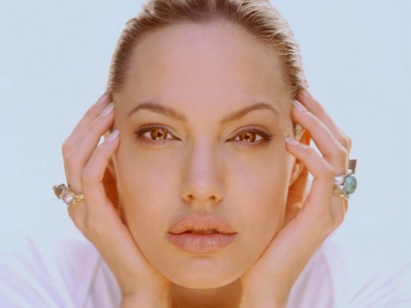 angelina-jolie-200