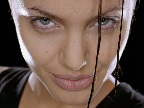 angelina-jolie-300