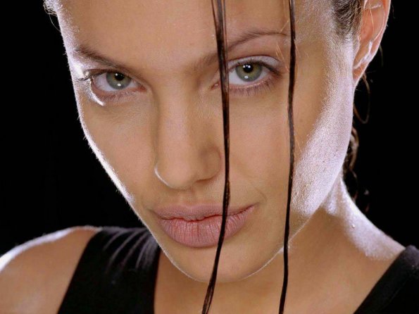 angelina-jolie-330