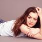 anne-hathaway-33