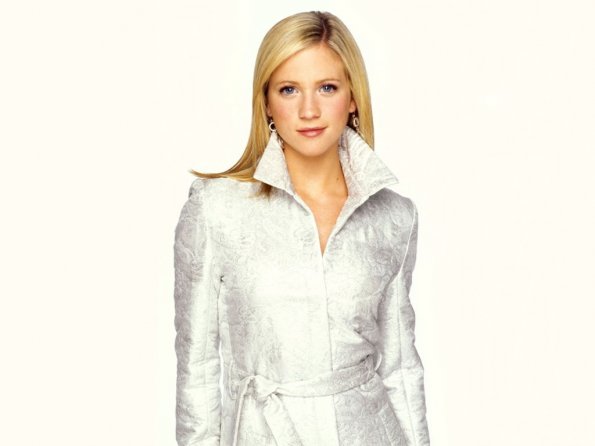 brittany-snow-23