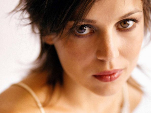 Elena-Anaya-13