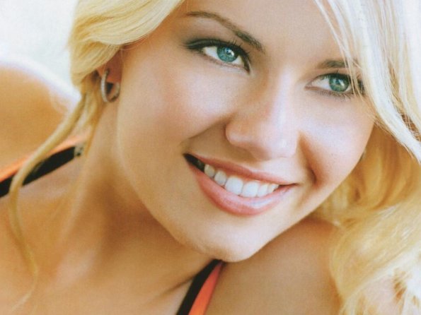 Elisha-Cuthbert-102