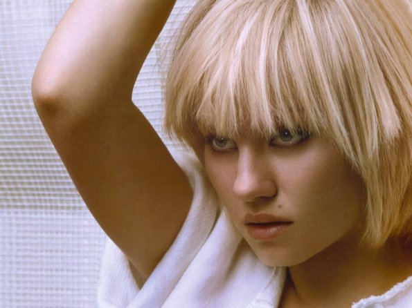 Elisha-Cuthbert-136