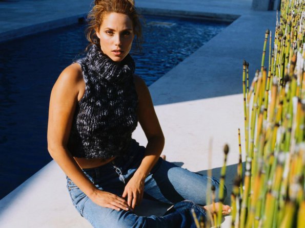 Elizabeth-Berkley-16