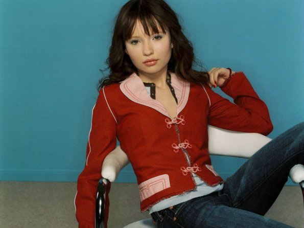 Emily-Browning-8
