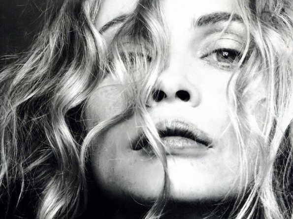 Emmanuelle-Beart-33