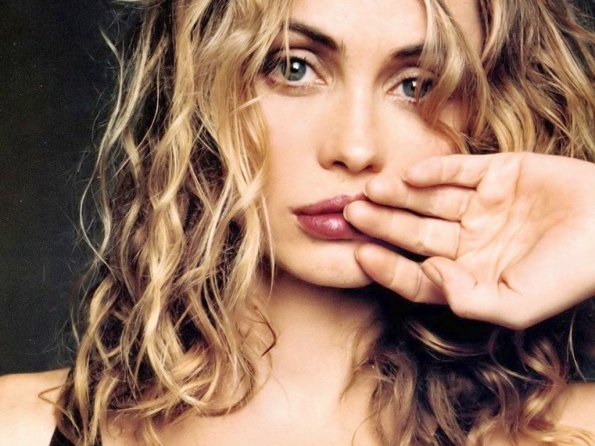 Emmanuelle-Beart-34