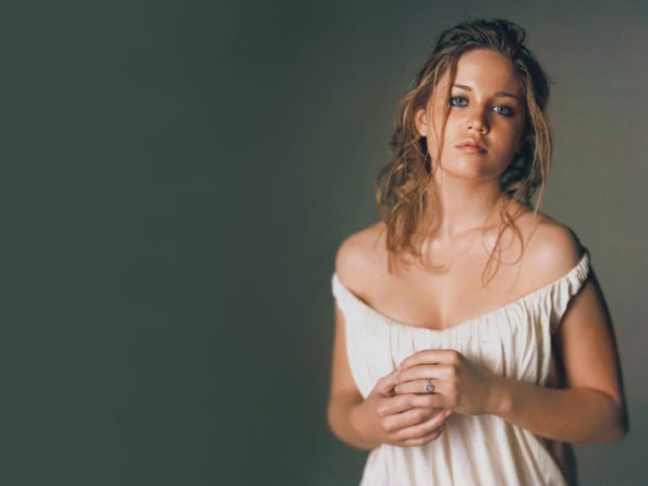 Erika-Christensen-1