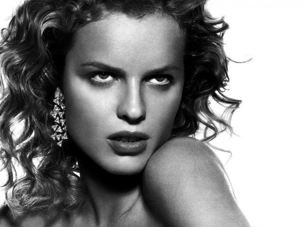 Eva-Herzigova-62