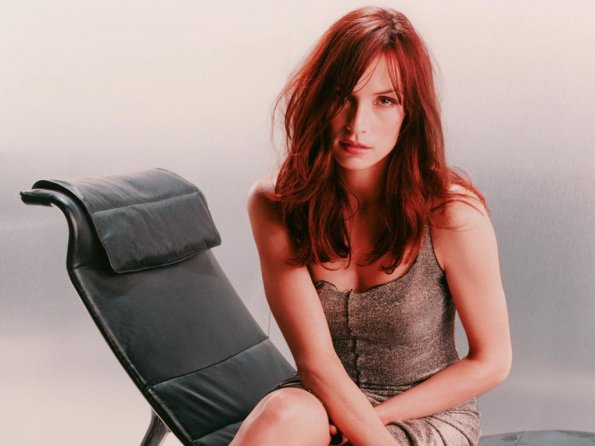 Famke-Janssen-19