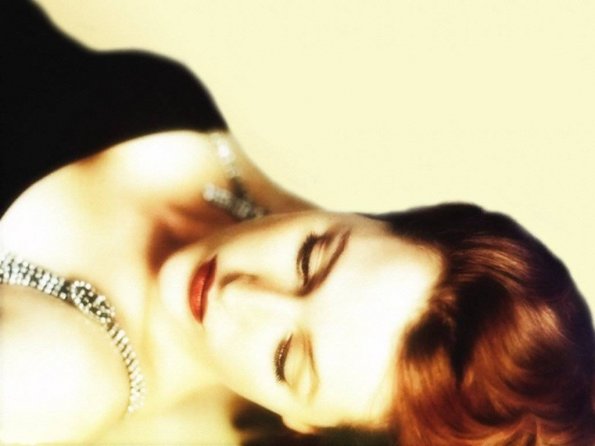 Gillian-Anderson-36