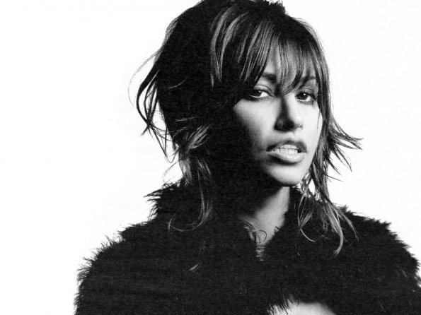 Gina-Gershon-25