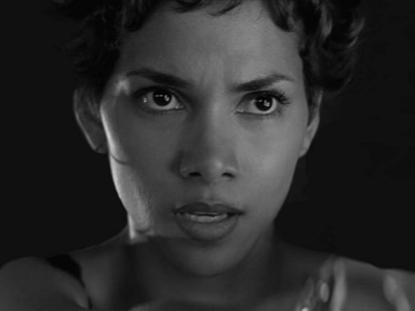 Halle-Berry-106
