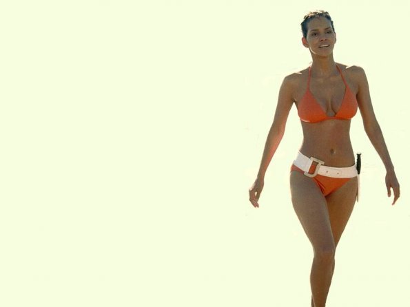 Halle-Berry-117