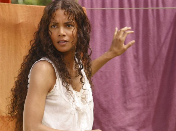 Halle-Berry-66
