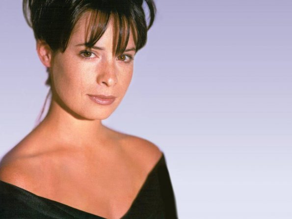 Holly-Marie-Combs-11