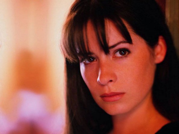 Holly-Marie-Combs-18