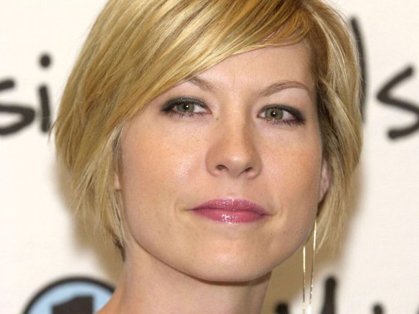 Jenna-Elfman-15
