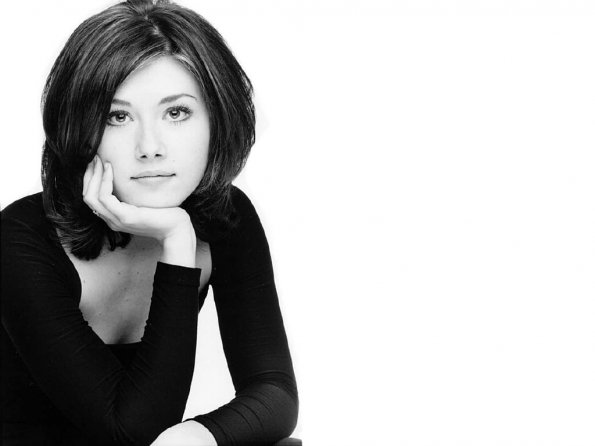 Jewel-Staite-11