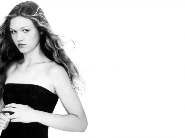 Julia-Stiles-13