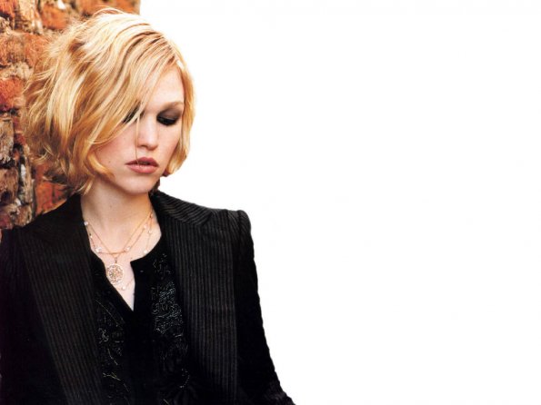Julia-Stiles-2