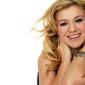 Kelly-Clarkson-43
