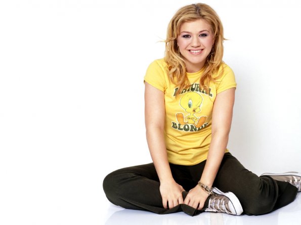 Kelly-Clarkson-44