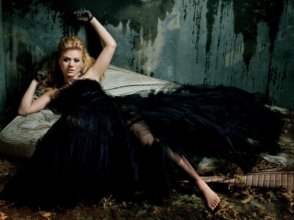 Kelly-Clarkson-57