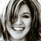 Kelly-Clarkson-90