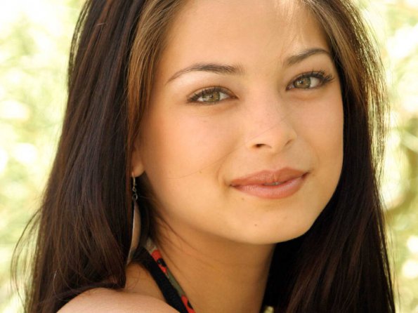 Kristin-Kreuk-21