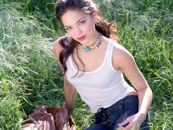 Kristin-Kreuk-24