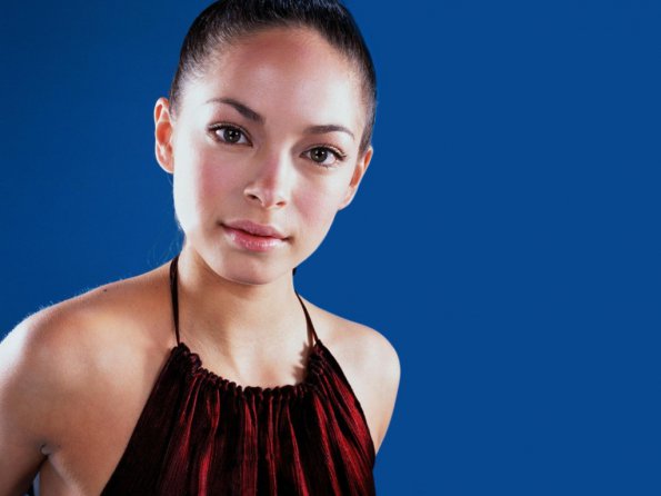 Kristin-Kreuk-53