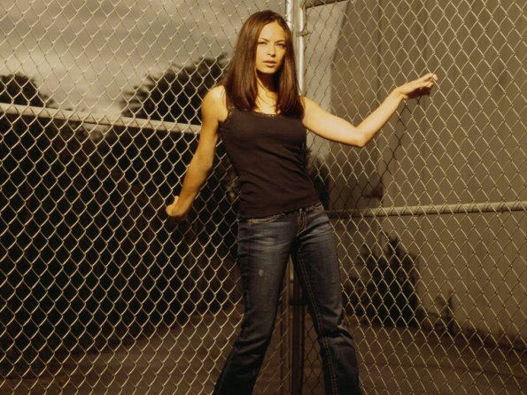 Kristin-Kreuk-65