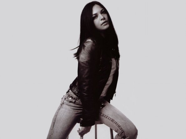 Kristin-Kreuk-69