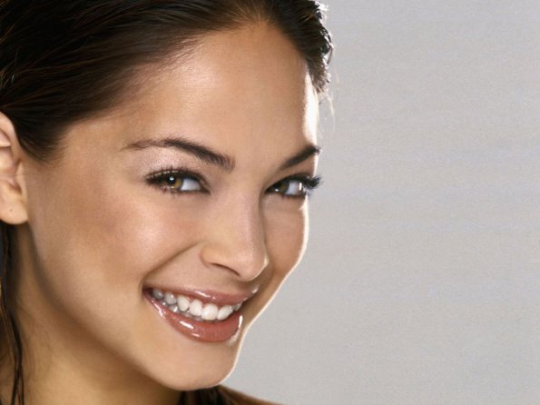 Kristin-Kreuk-77