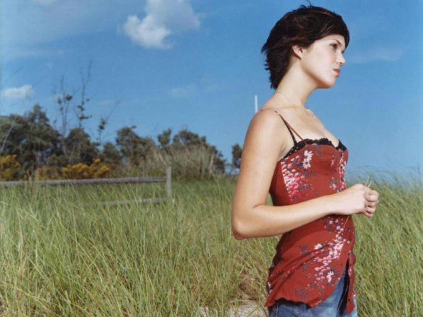 Mandy-Moore-38