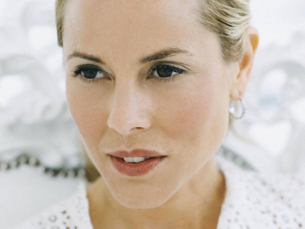 Maria-Bello-3