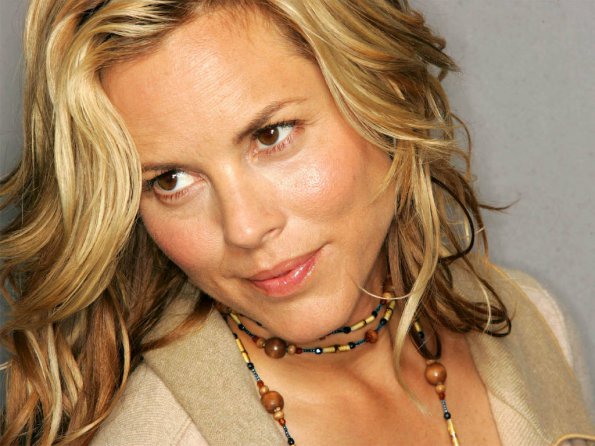 Maria-Bello-8