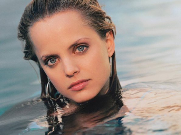 Mena-Suvari-1