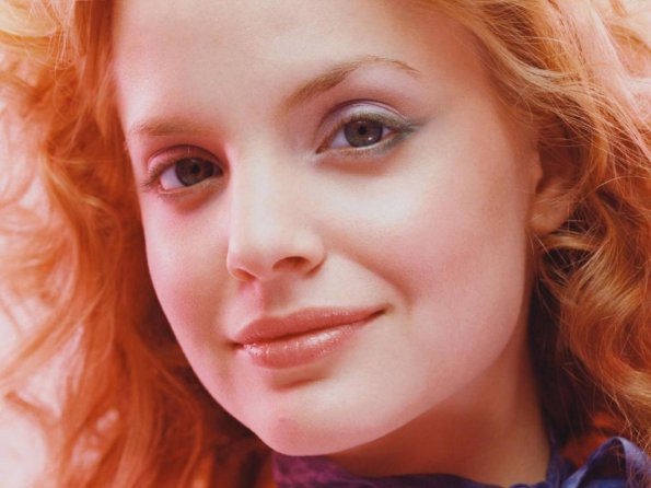 Mena-Suvari-20