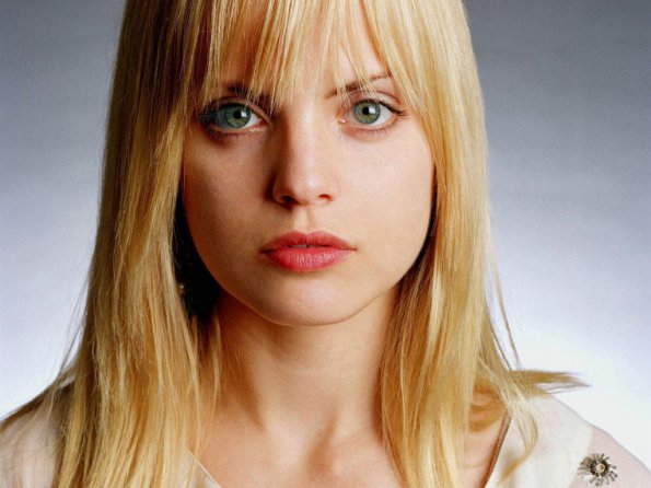 Mena-Suvari-47