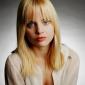 Mena-Suvari-52