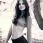 Mena-Suvari-56