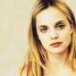 Mena-Suvari-82