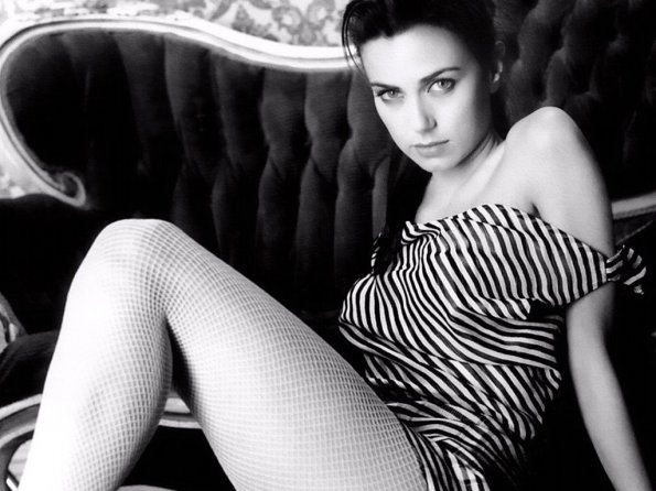 Mia-Kirshner-11