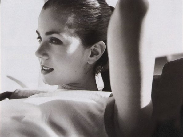 Mia-Kirshner-14