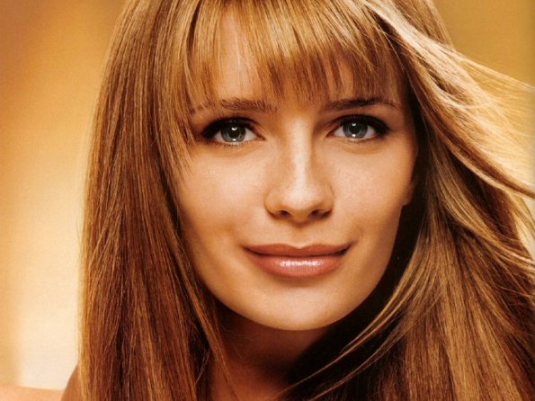Mischa-Barton-29