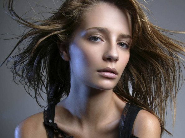 Mischa-Barton-52