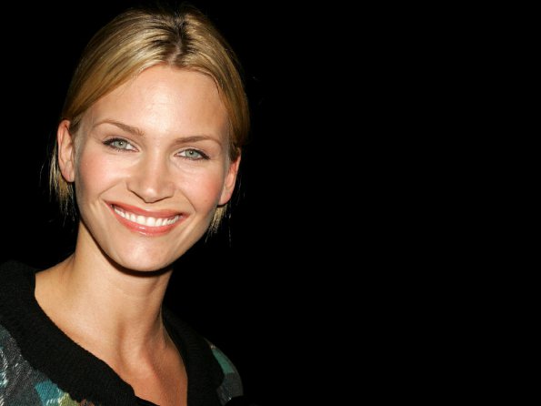 Natasha-Henstridge-5